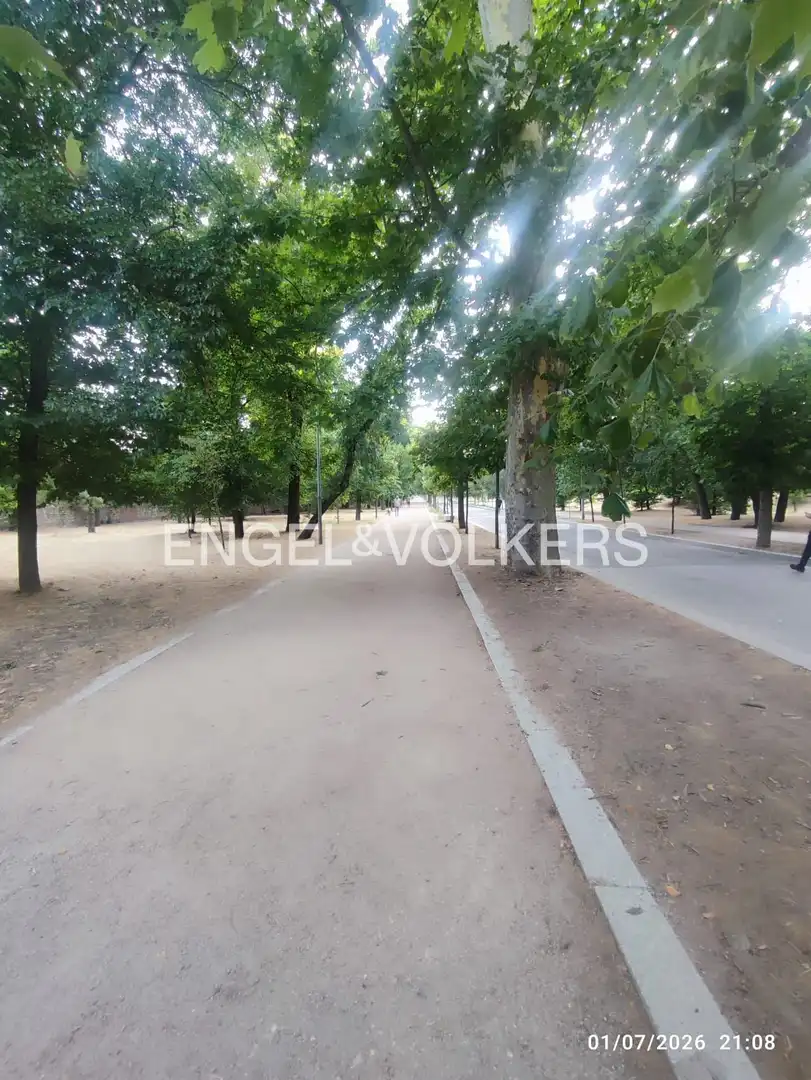 Flat for rent in Madrid  with Air Conditioner, Heating and Furnished