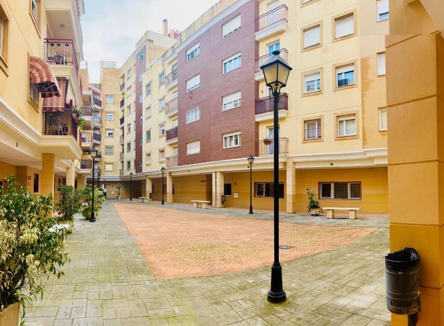 Piso en Venta en Parque Ayala - Jardín de la Abadía - Huelín