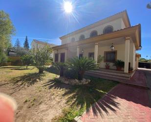 Vista exterior de Casa o xalet en venda en  Córdoba Capital amb Aire condicionat, Calefacció i Jardí privat