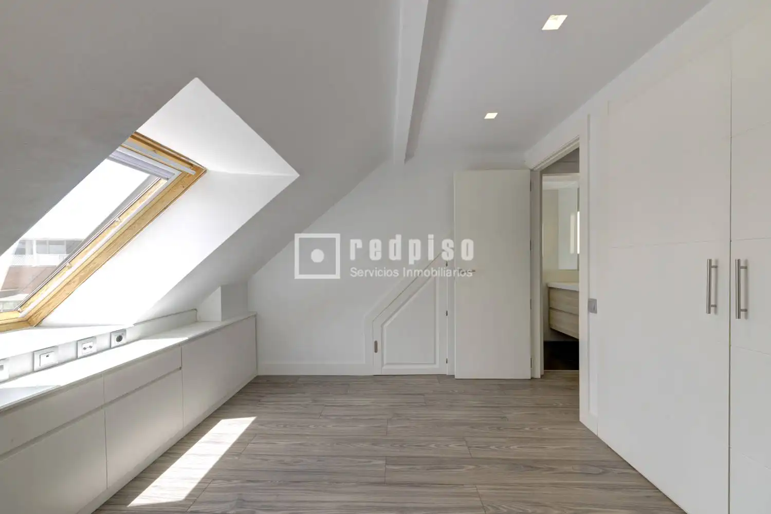 Habitación de Ático en venta en Pozuelo de Alarcón con Calefacción, Jardín privado y Terraza