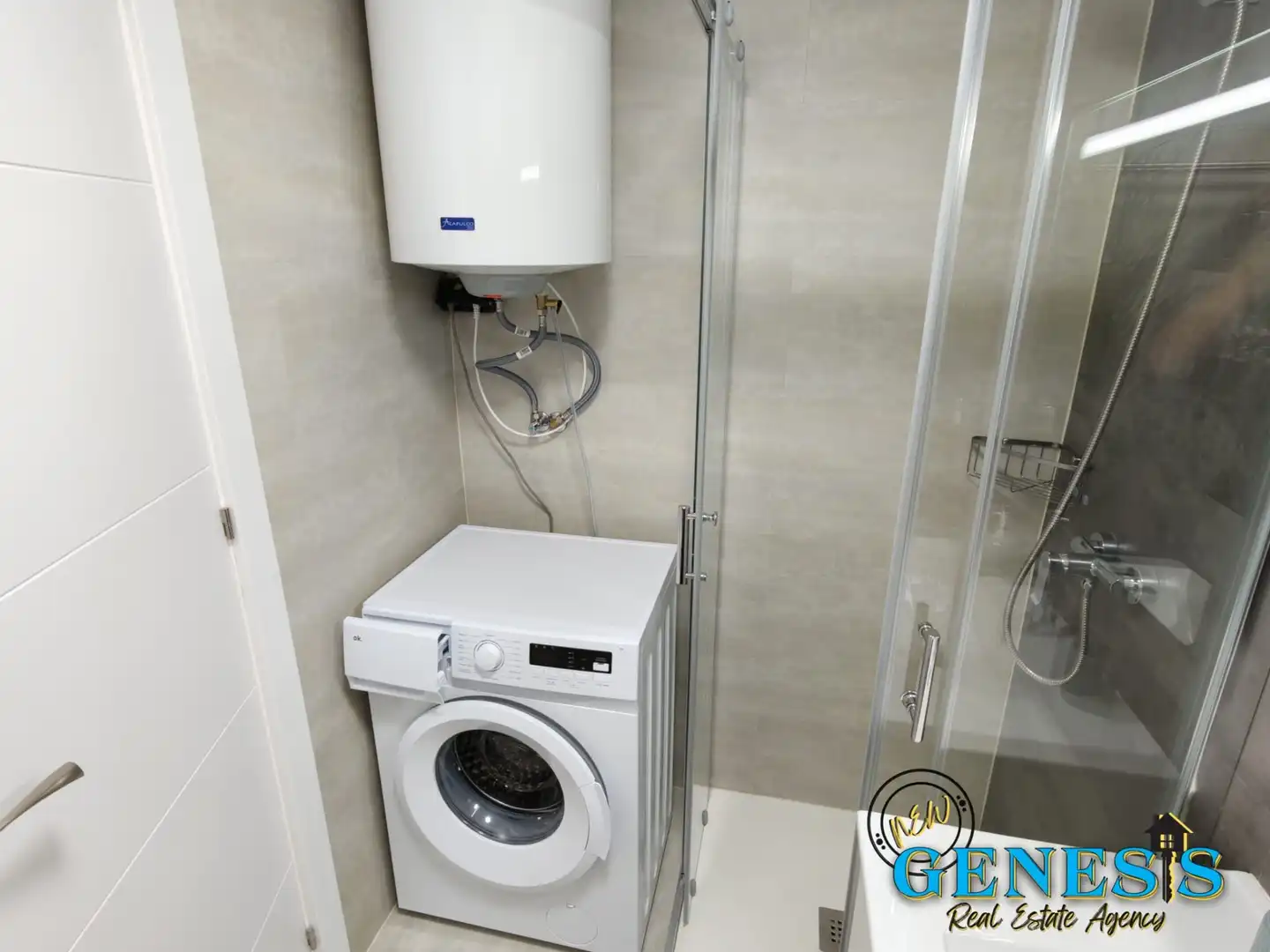Bany de Apartament en venda en Torrevieja amb Aire condicionat, Moblat i Rentadora