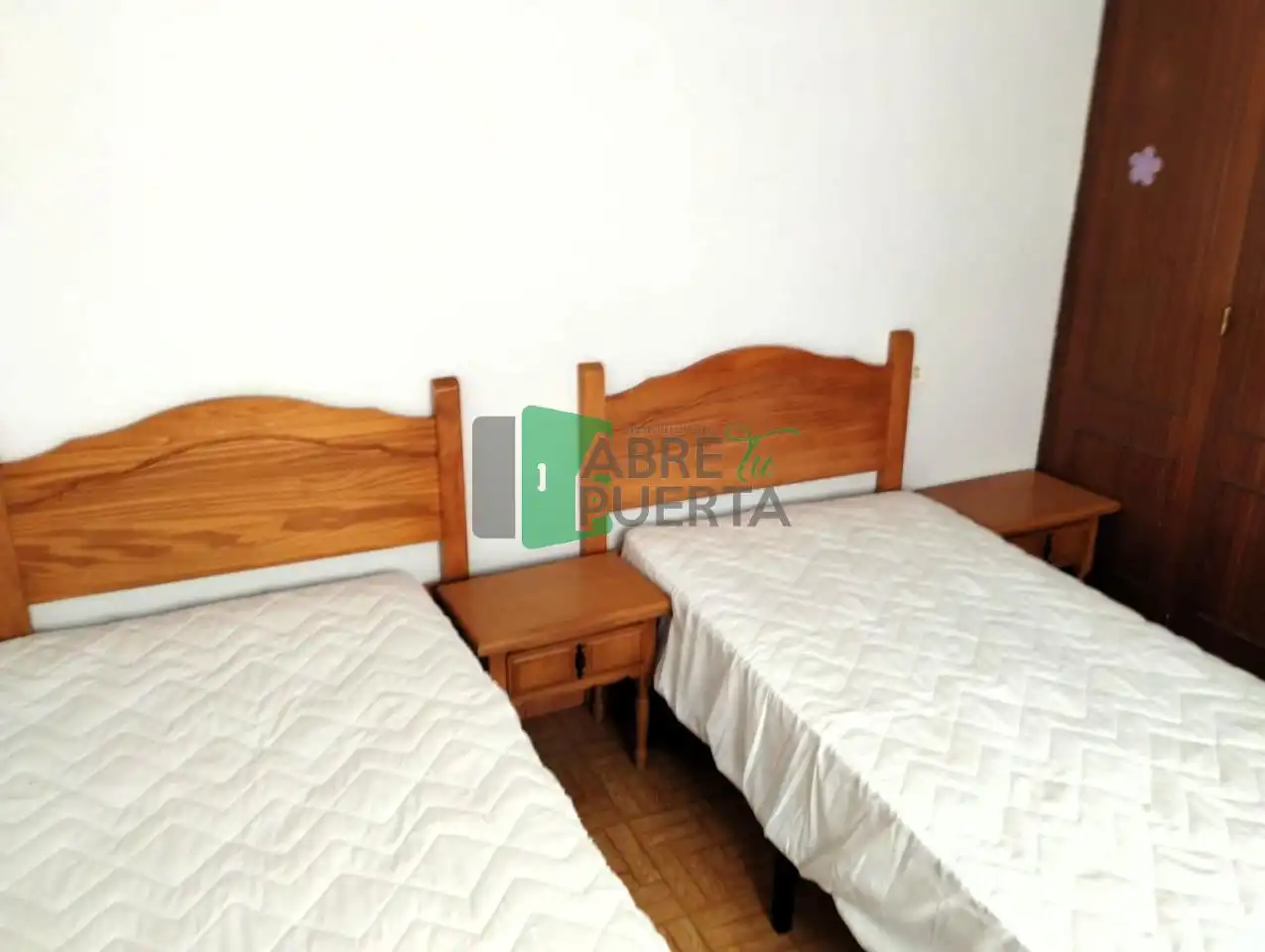 Dormitori de Àtic en venda en A Pobra de Trives  amb Calefacció, Parquet i Moblat