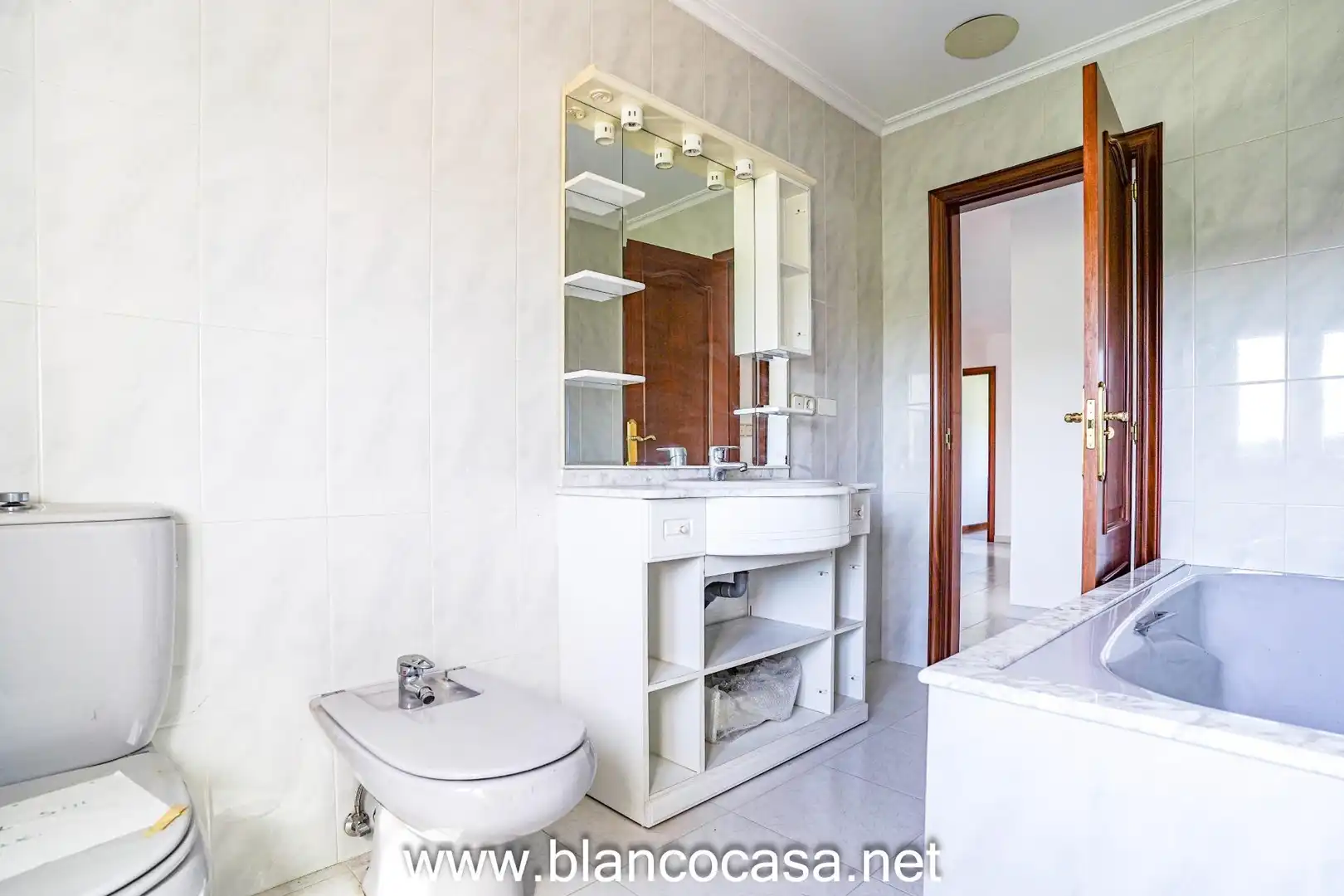 Baño de Casa o chalet en venta en Carballo con Calefacción, Jardín privado y Trastero