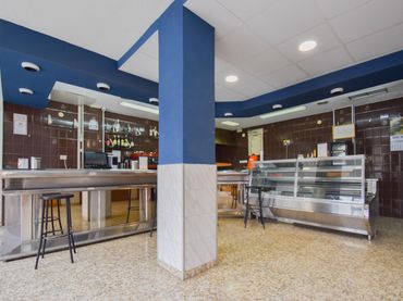 Local comercial en venda a Plaza de Poeta Garcilaso de la Vega 6
