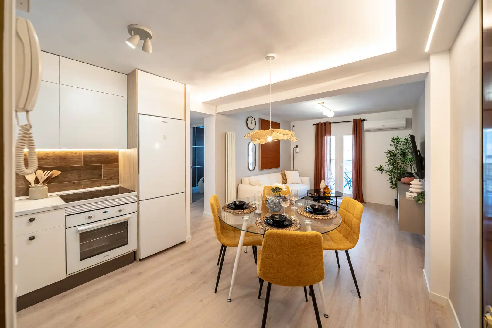 Flat with terrace for sale in Calle de Puentedeume, imagen 2