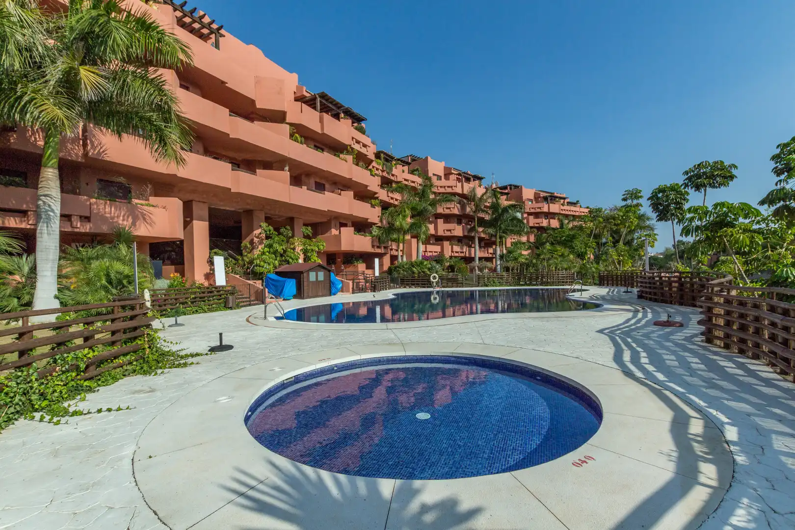 Home with pool for sale in Selwo