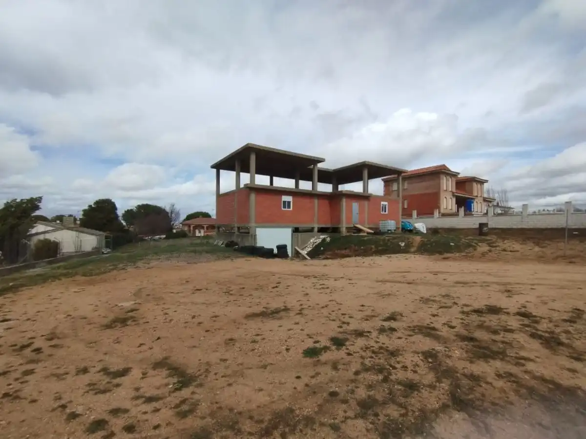 Vista exterior de Nave industrial en venta en Calzada de Valdunciel