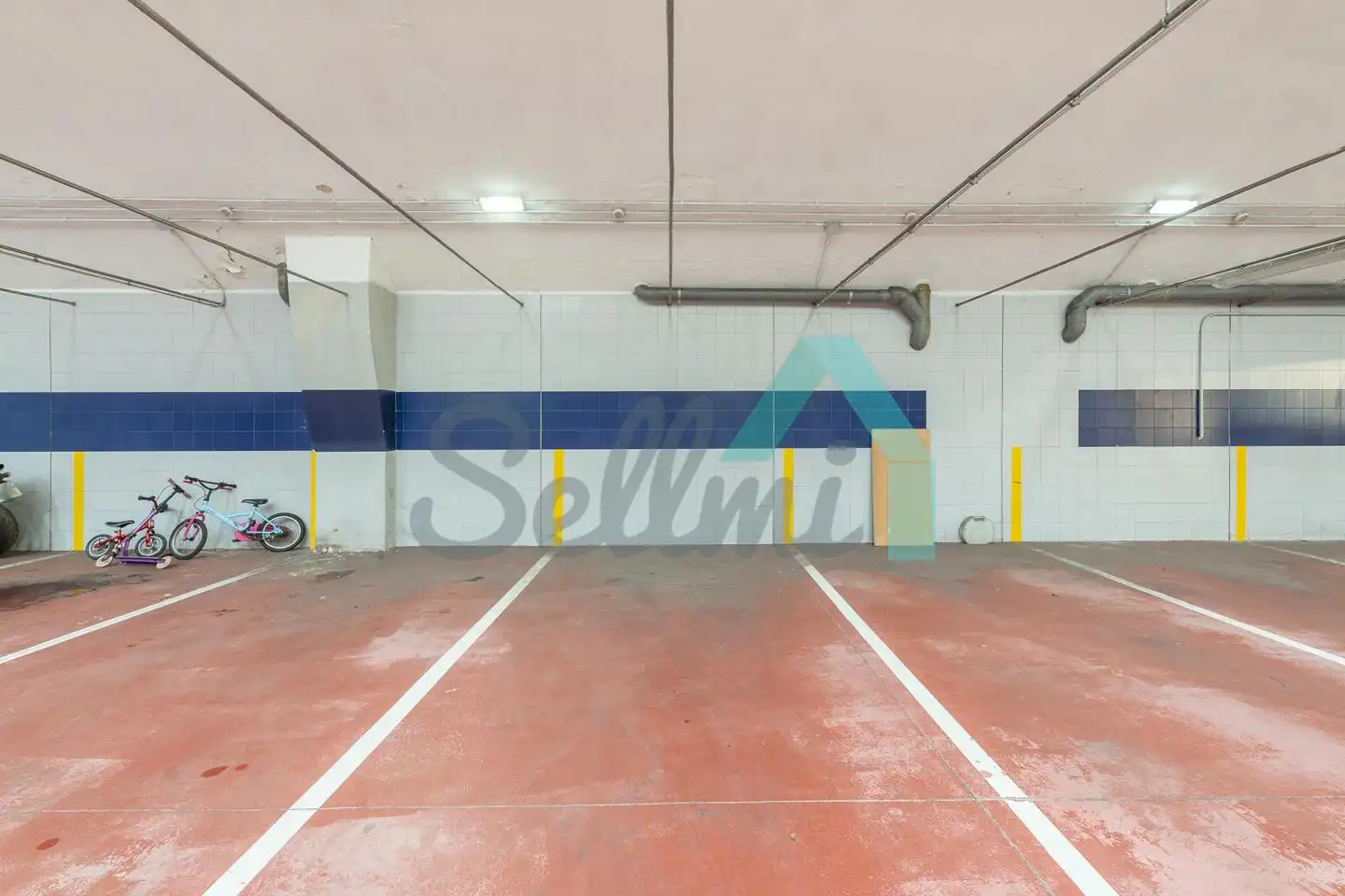 Parking of Flat for rent in Oviedo   with Heating, Parquet flooring and Furnished