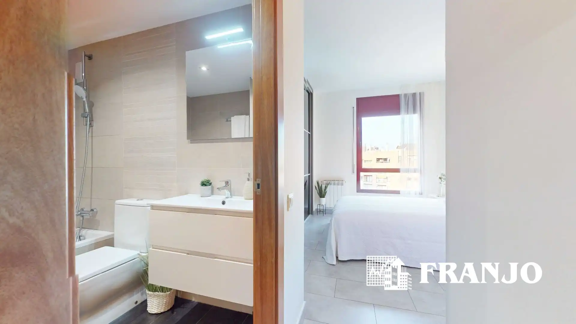Schlafzimmer von Dachboden zum Verkauf in Sabadell mit Heizung, Terrasse und Schwimmbad