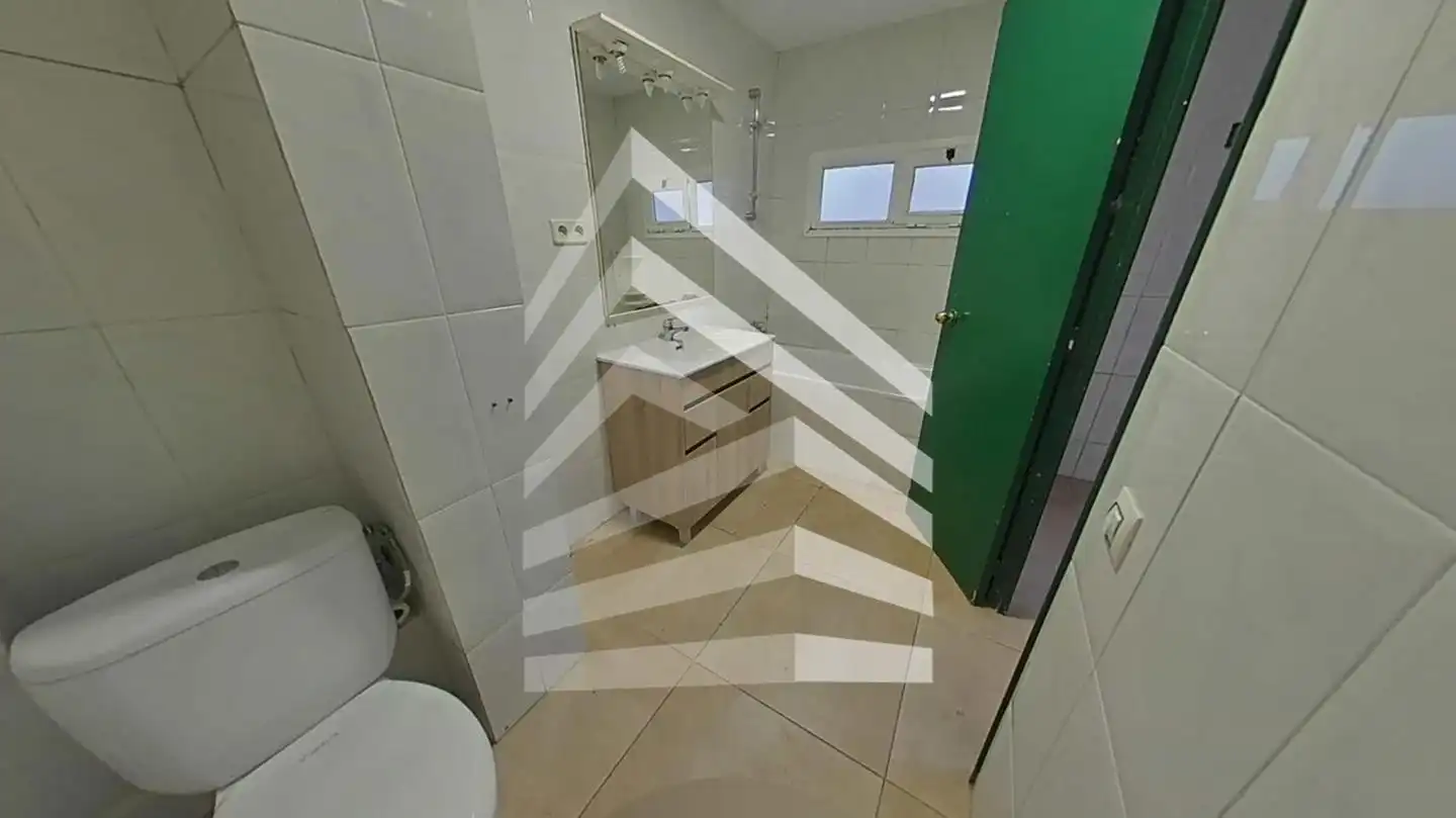 Baño de Planta baja en venta en Barcelona con Terraza