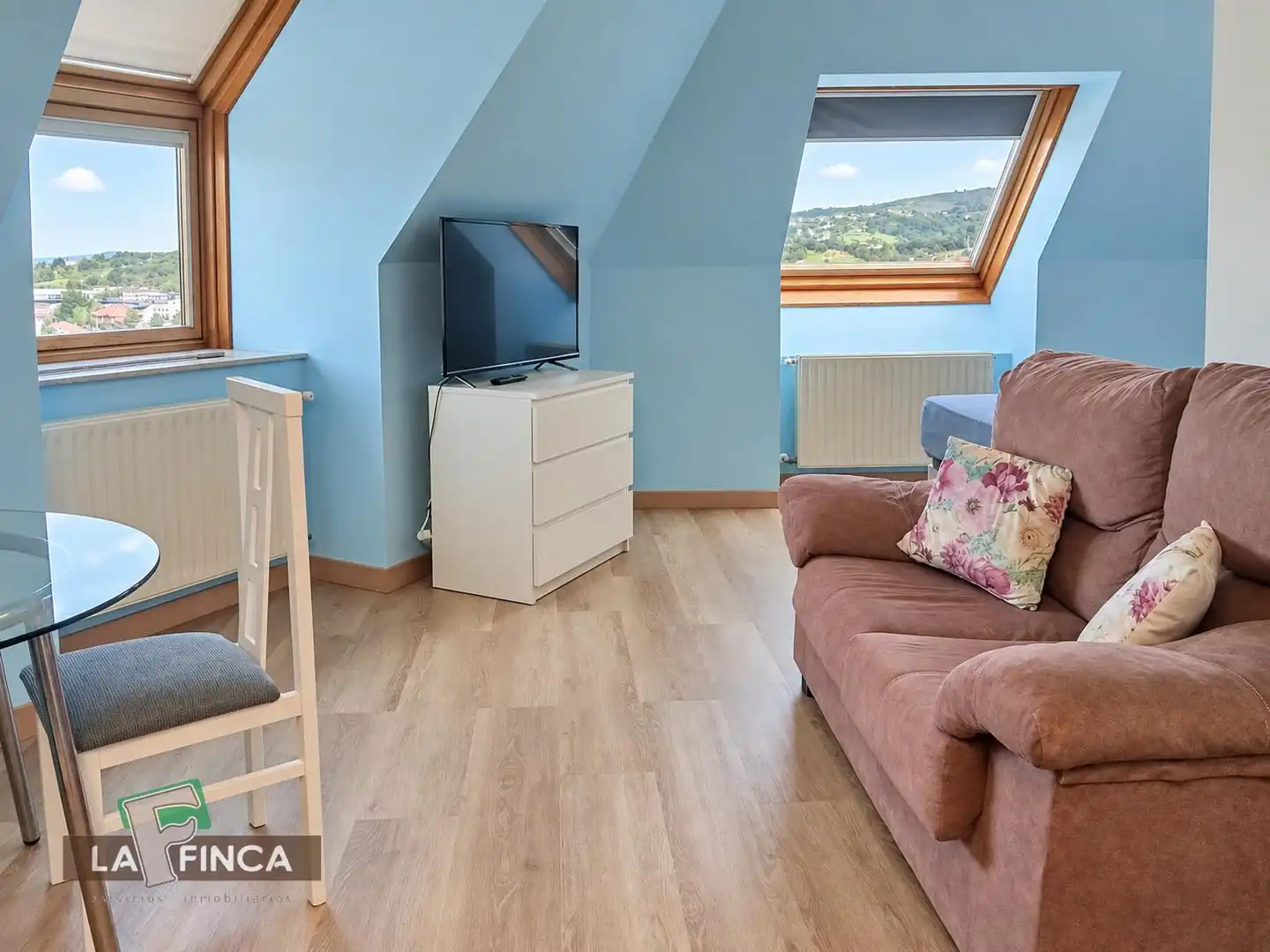 Sala de estar de Estudio de alquiler en HUCA - La Cadellada