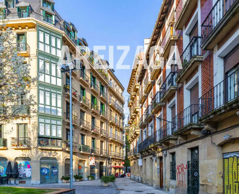 Vista exterior de Piso en venta en Donostia - San Sebastián  con Calefacción y Balcón