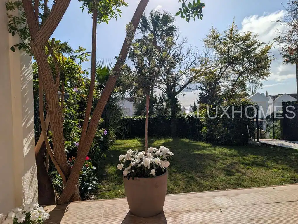 Jardín de Casa o chalet en venta en La Alcaidesa con Aire acondicionado, Calefacción y Jardín privado