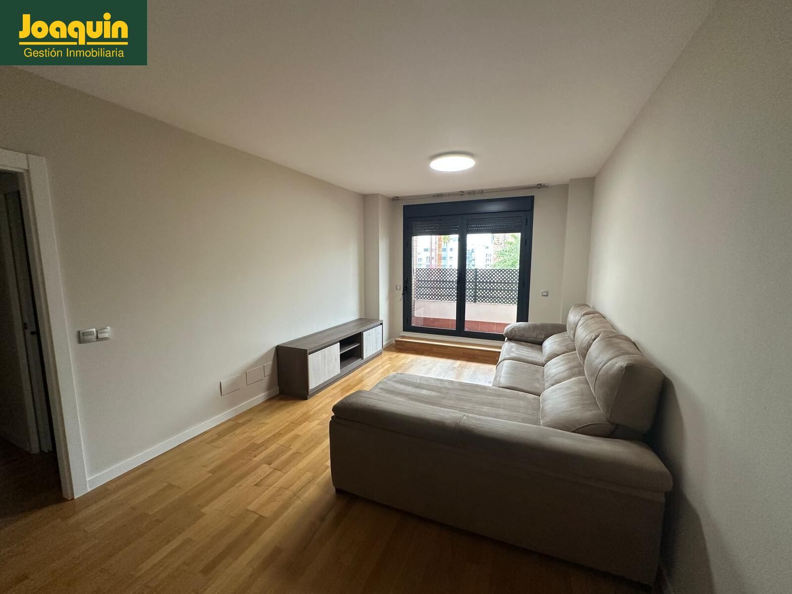 Sala de estar de Piso de alquiler en  Córdoba Capital con Aire acondicionado, Jardín privado y Terraza