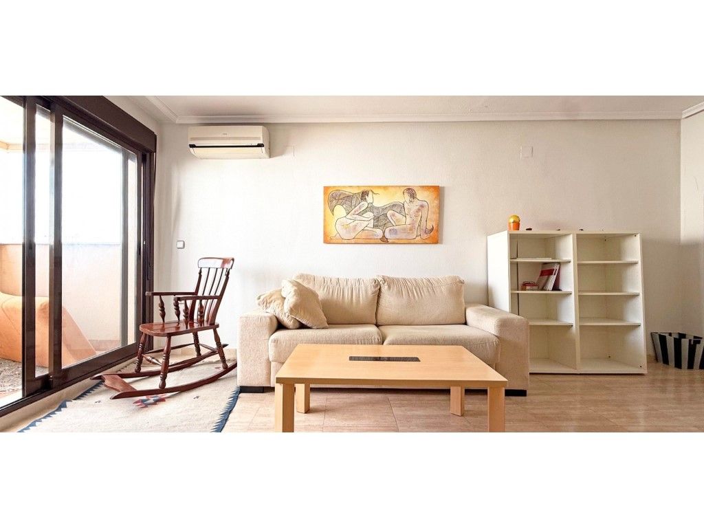 Sala de estar de Apartamento en venta en Torrevieja con Aire acondicionado, Amueblado y Balcón
