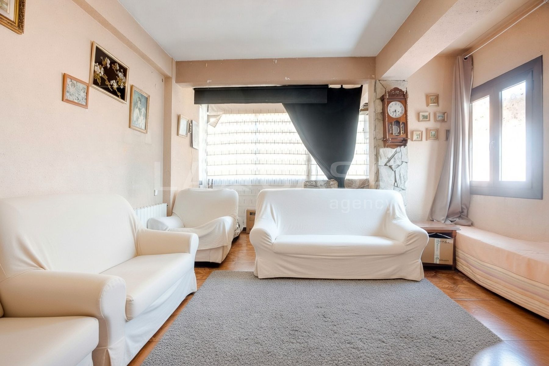Sala de estar de Piso en venta en  Barcelona Capital con Balcón