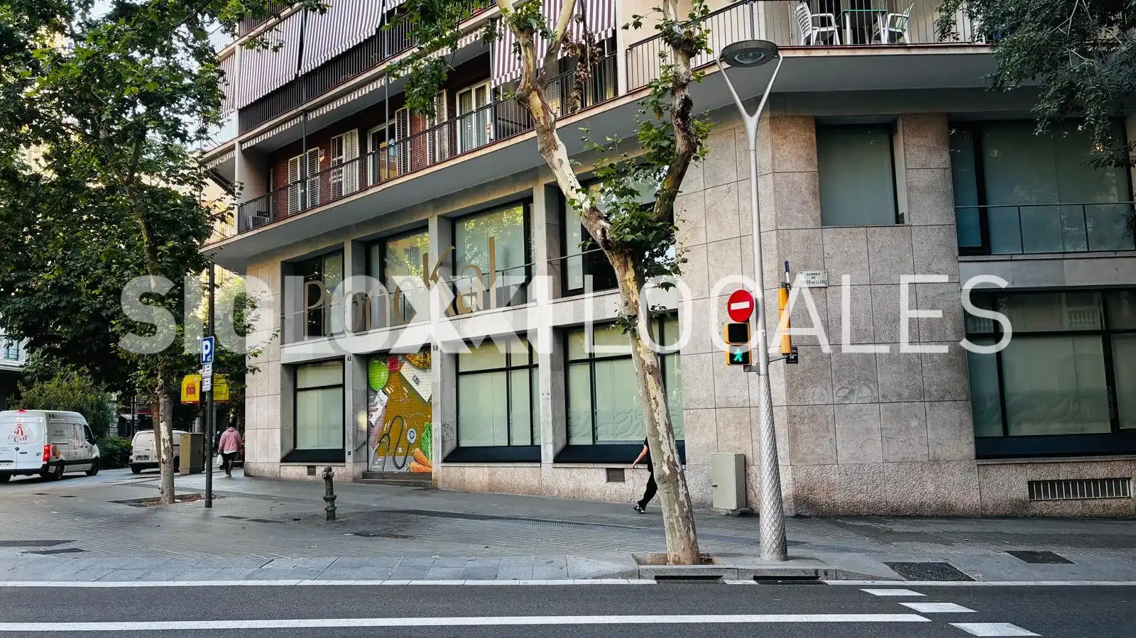 Exterior view of Commercial properties for rent in Barcelona  with Air Conditioner