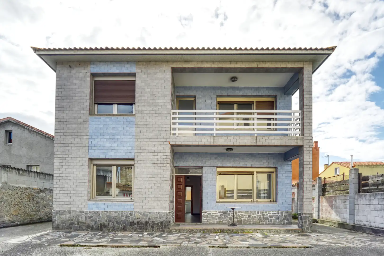 Vista exterior de Casa o xalet en venda en Arteixo amb Parquet, Terrassa i Traster