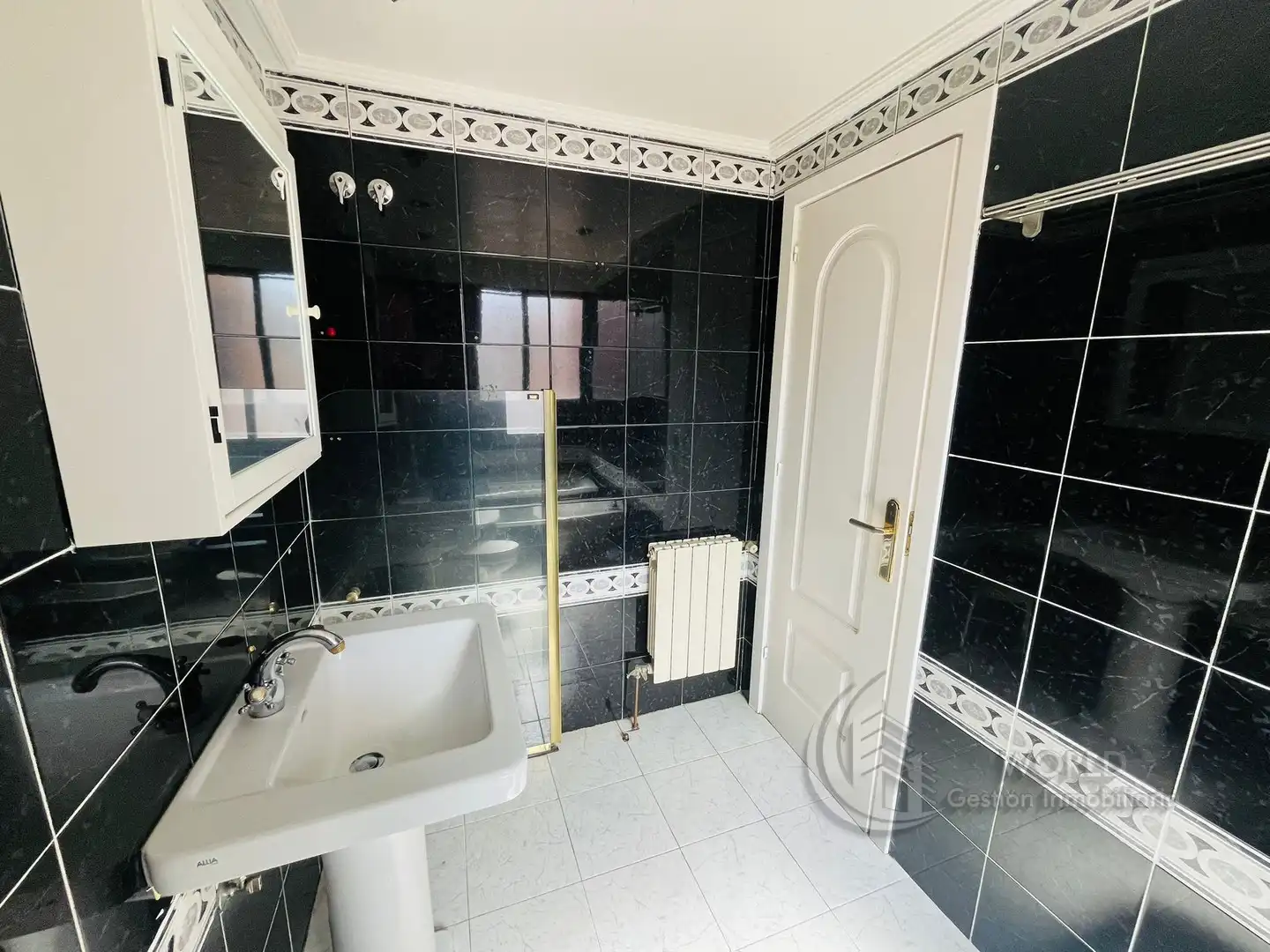 Bathroom of Attic for rent in Madrid  with Air Conditioner, Heating and Terrace