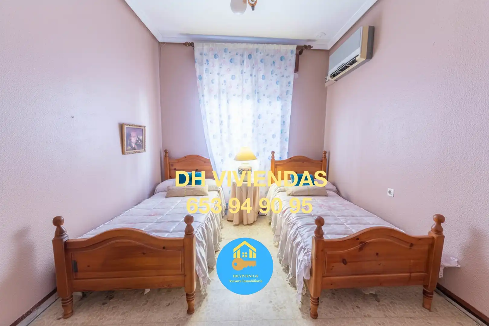Bedroom of Houses for sale in Dos Hermanas  with Air Conditioner, Private garden and Terrace