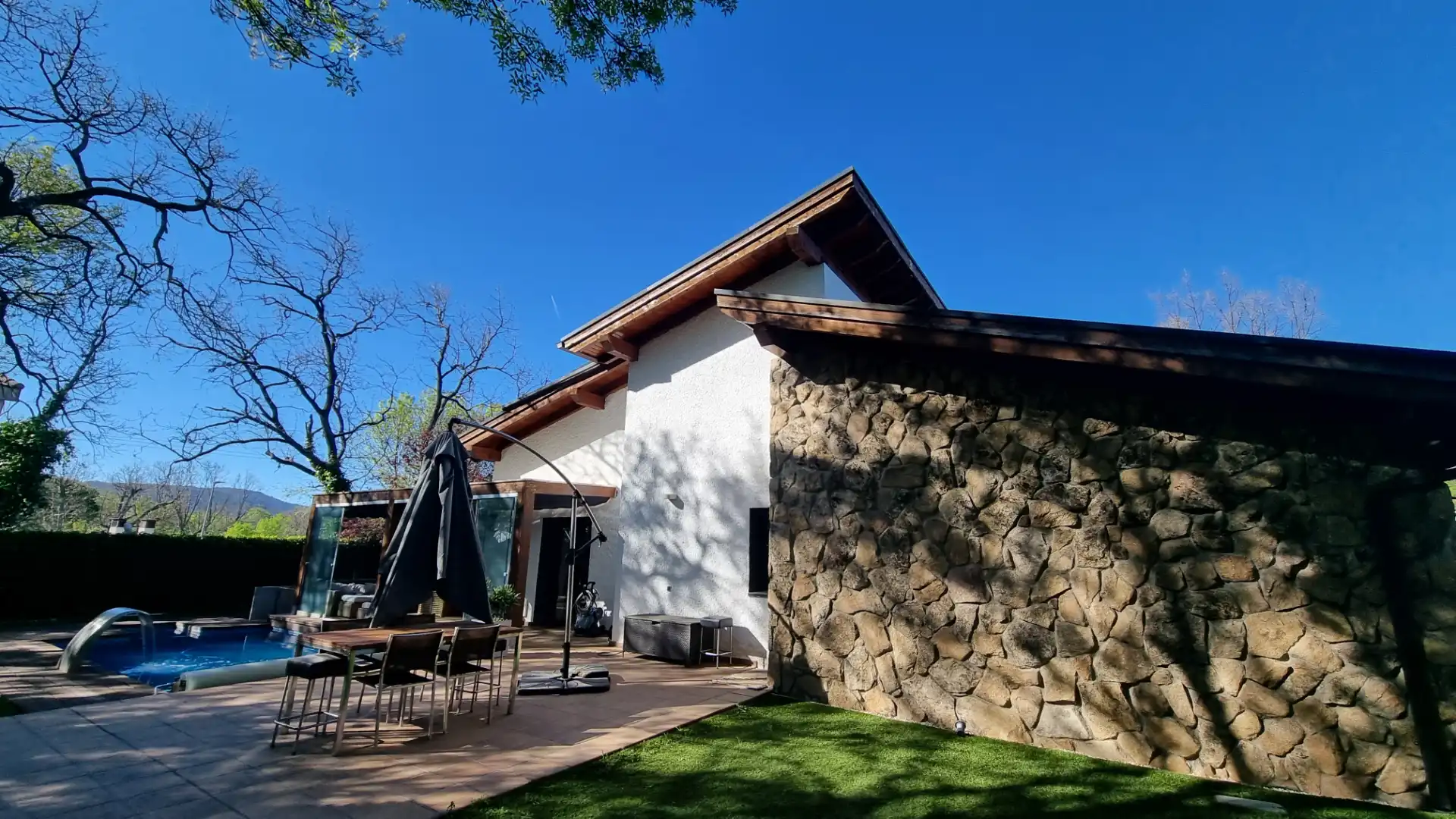 Exterior view of Houses for sale in Moralzarzal  with Heating, Private garden and Storage room