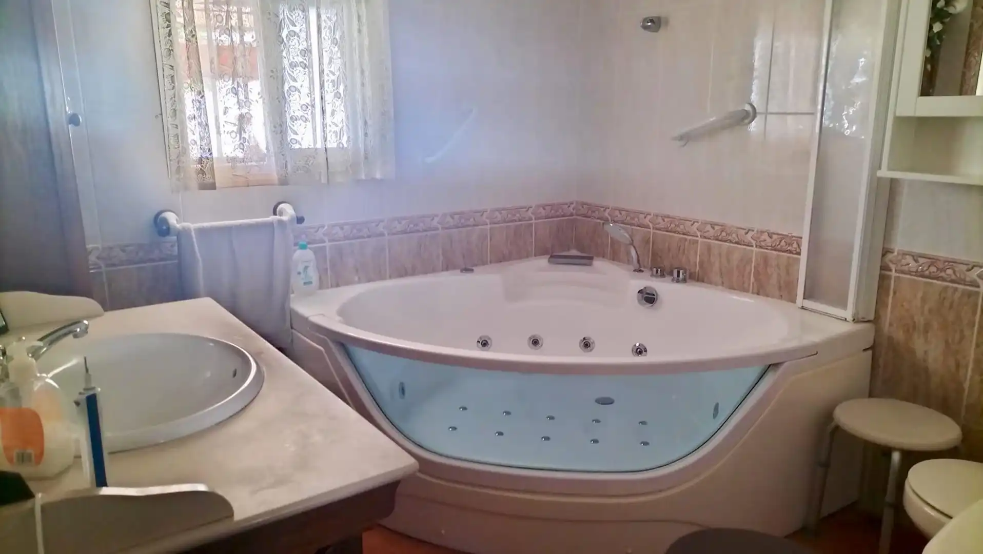 Bathroom of Houses for sale in Chiclana de la Frontera  with Air Conditioner, Terrace and Swimming Pool