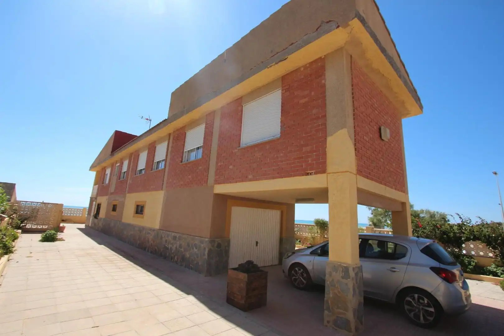 Vista exterior de Casa o chalet en venta en Guardamar del Segura con Jardín privado, Terraza y Piscina