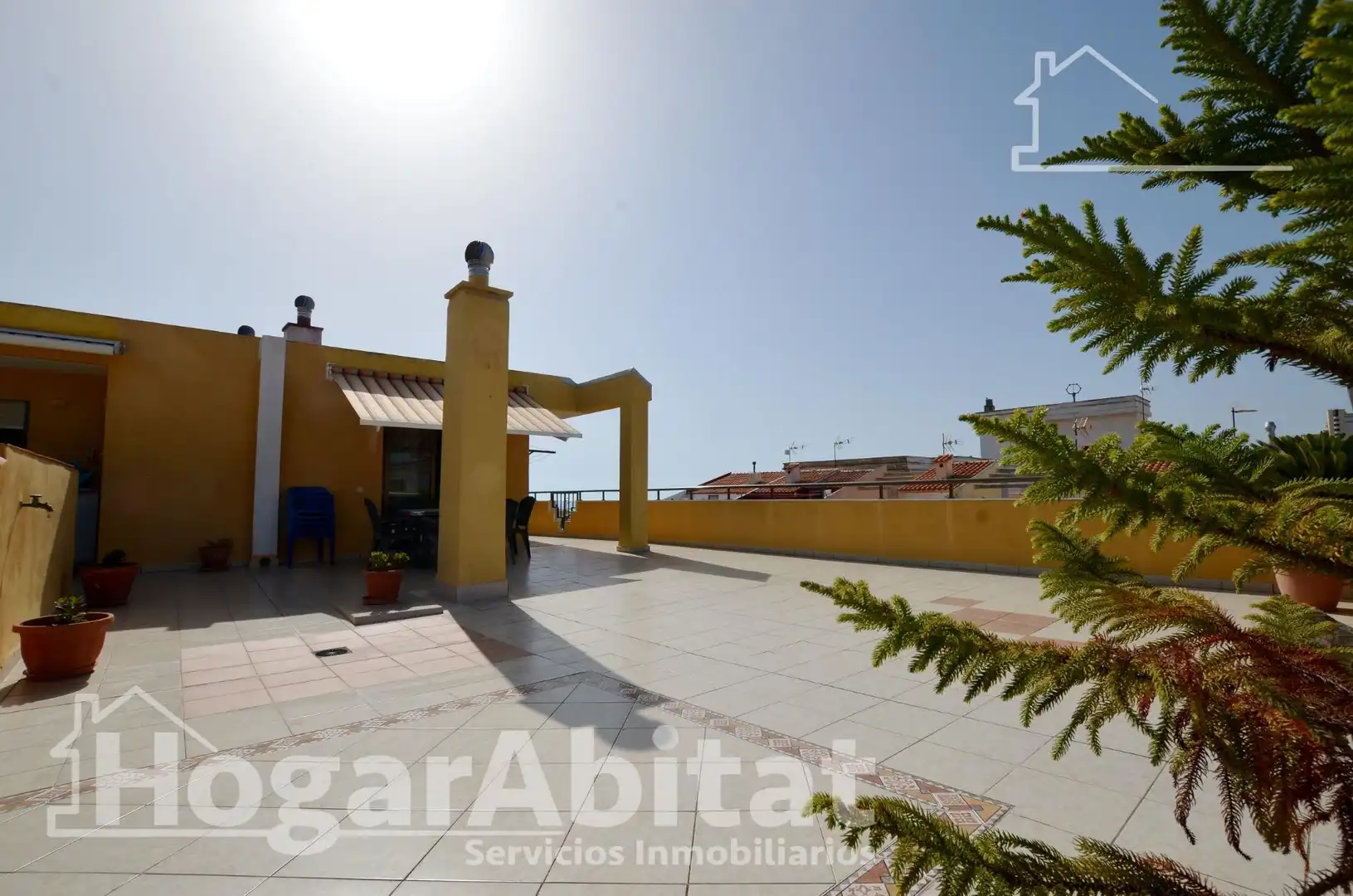 Vista exterior de Àtic en venda en Tavernes de la Valldigna amb Terrassa, Traster i Moblat