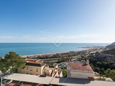 Villa con piscina in vendita a Les Botigues de Sitges
