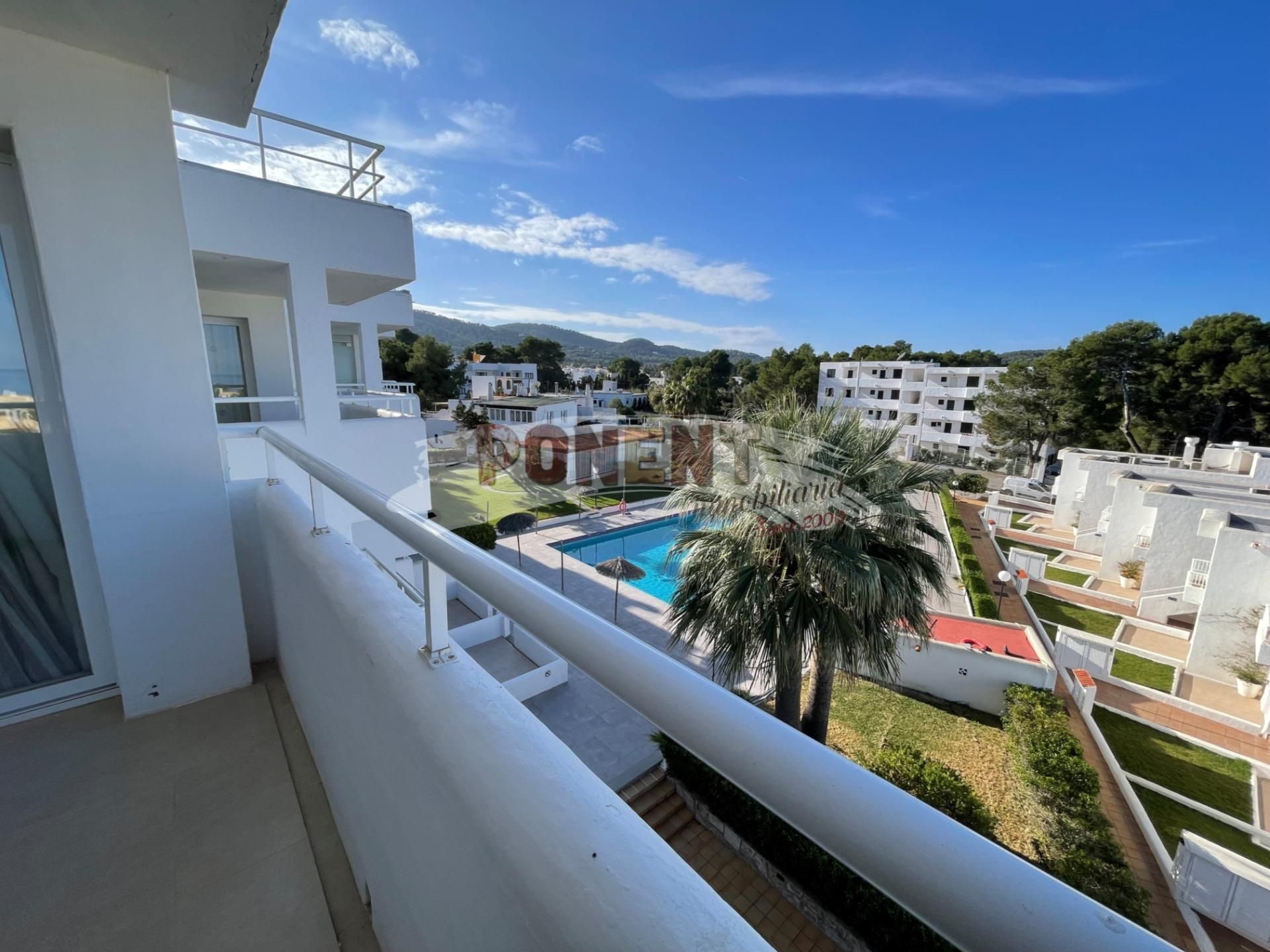 Vista exterior de Apartament en venda en Sant Josep de sa Talaia amb Aire condicionat, Jardí privat i Terrassa