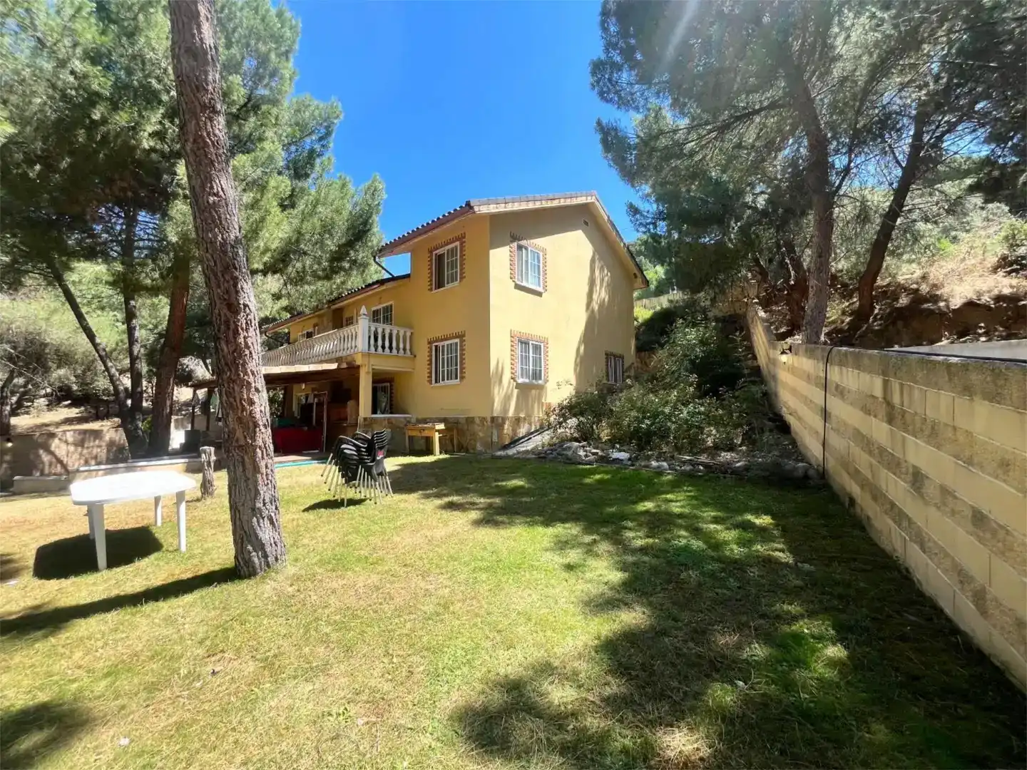 Vista exterior de Casa o xalet en venda en Villanueva del Pardillo amb Aire condicionat, Jardí privat i Parquet