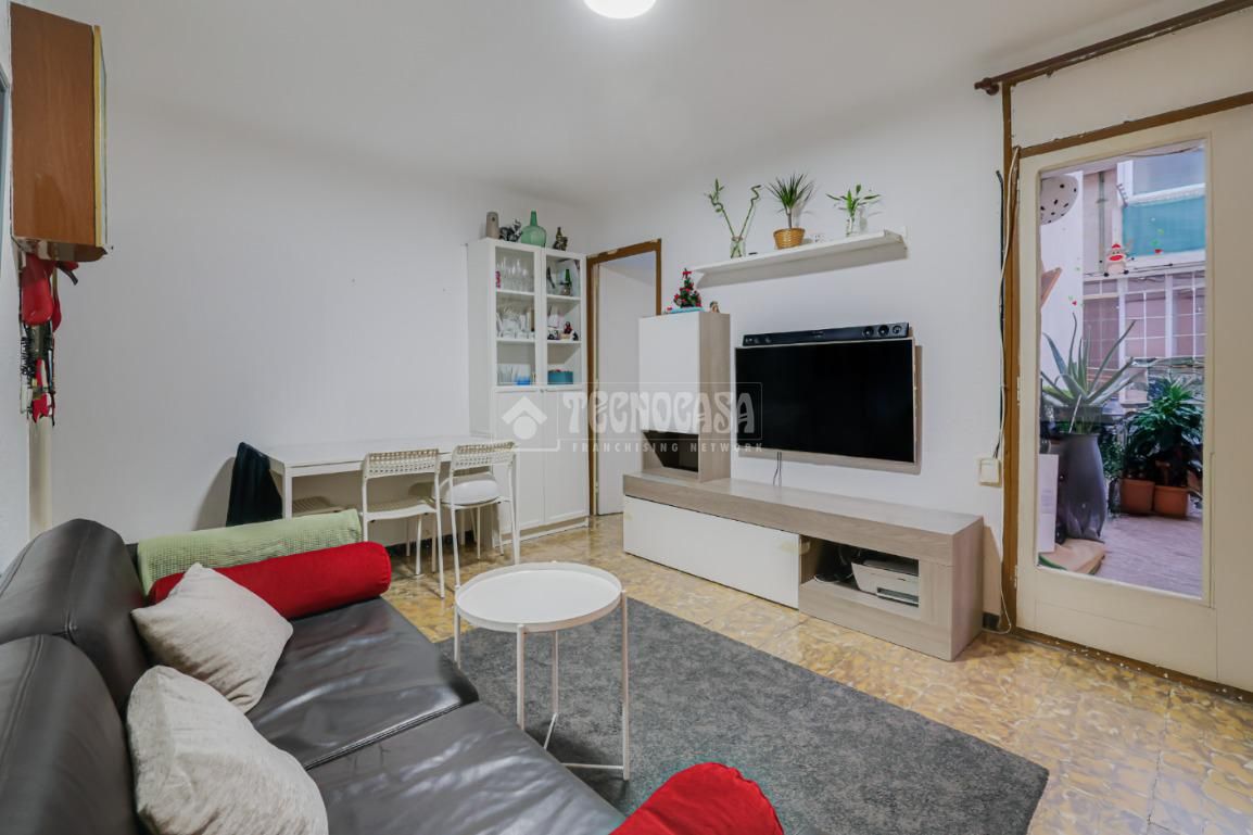 Living room of Flat for sale in  Barcelona Capital  with Balcony