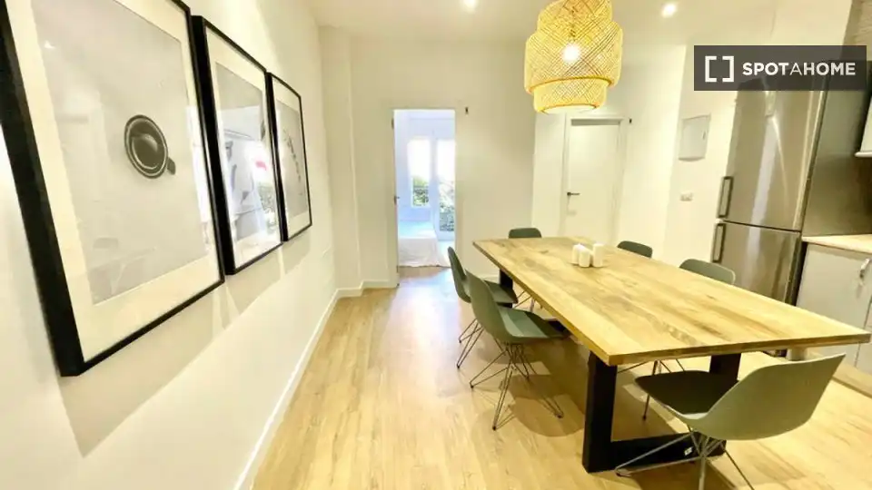 Comedor de Piso de alquiler en Madrid con Aire acondicionado, Calefacción y Amueblado