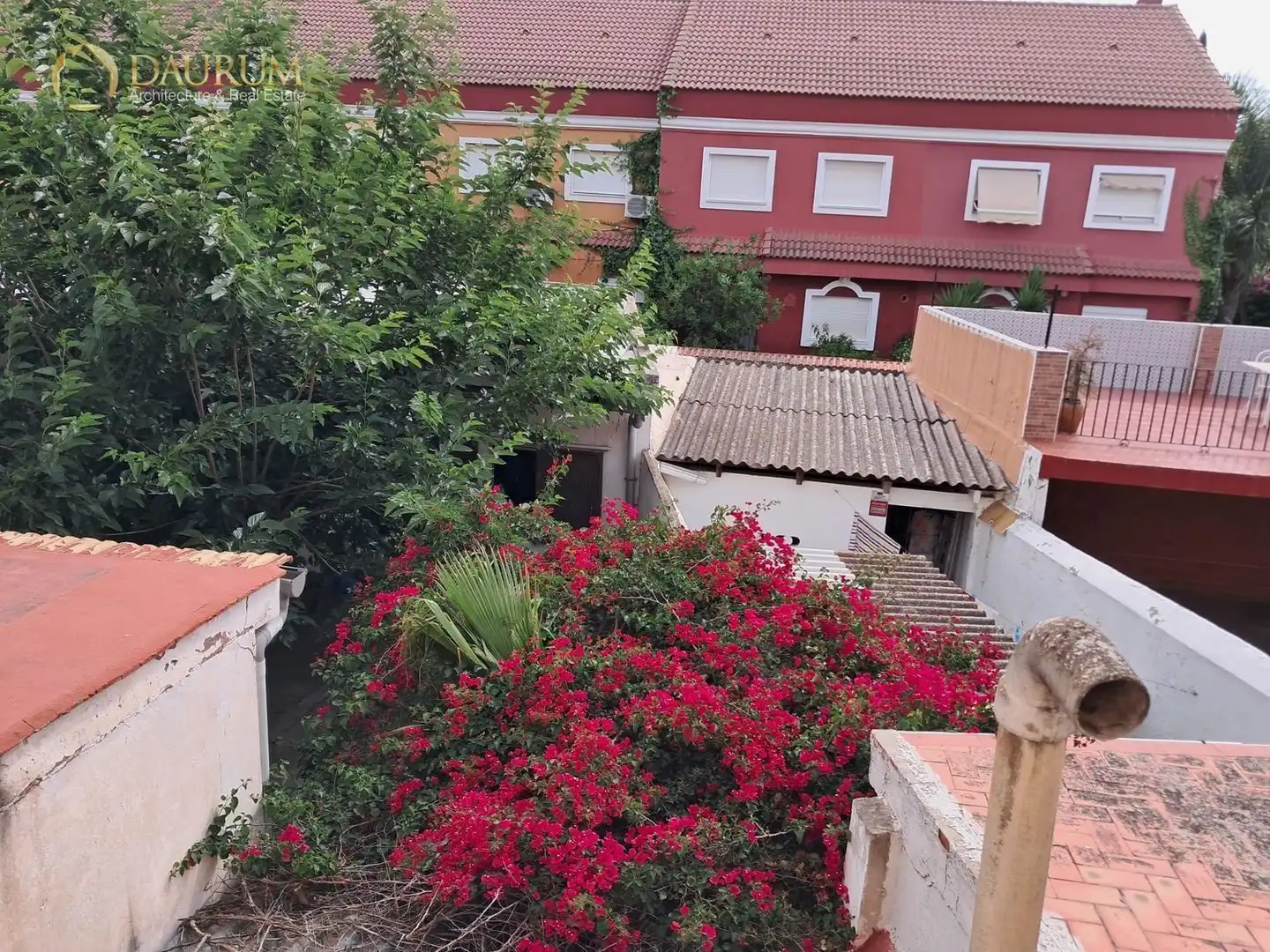 Garden of Houses for sale in Valencia  with Air Conditioner, Swimming Pool and Community pool