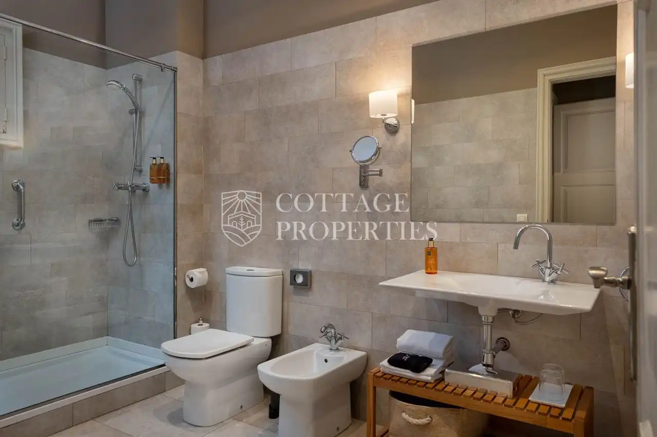 Baño de Finca rústica en venta en Torroella de Fluvià con Aire acondicionado, Jardín privado y Terraza
