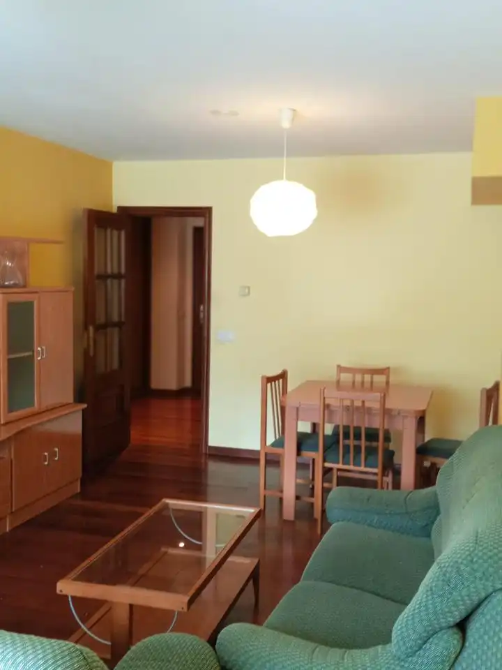Comedor de Planta baja en venta en Santiago de Compostela  con Calefacción, Trastero y Amueblado