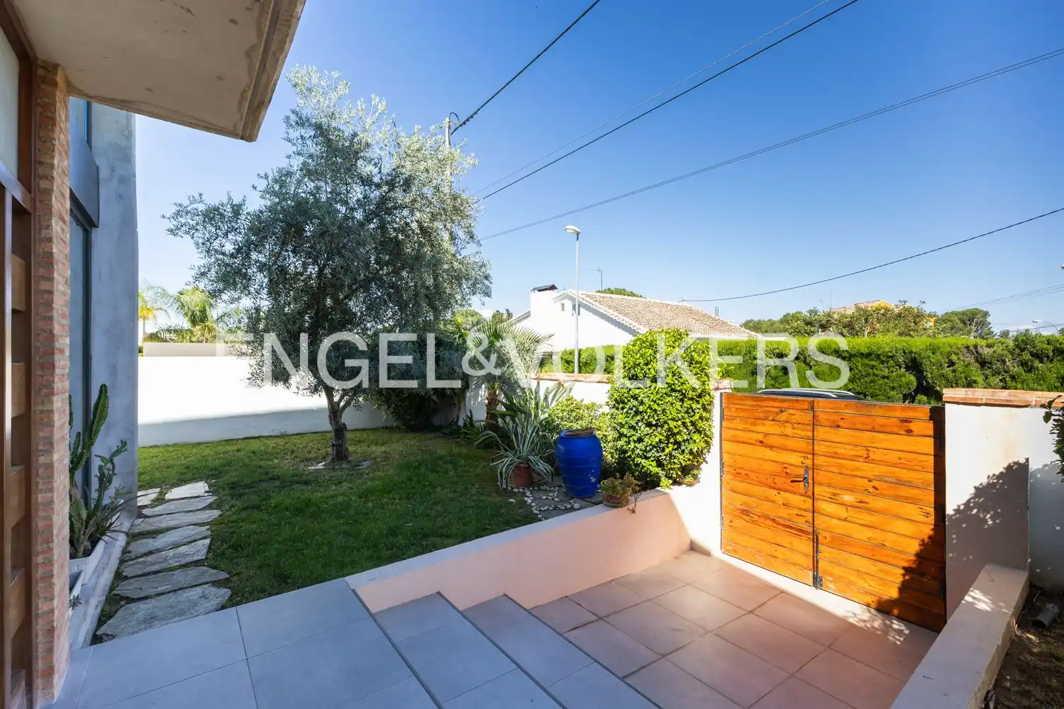 Vista exterior de Casa o chalet en venta en L'Eliana con Aire acondicionado, Calefacción y Jardín privado