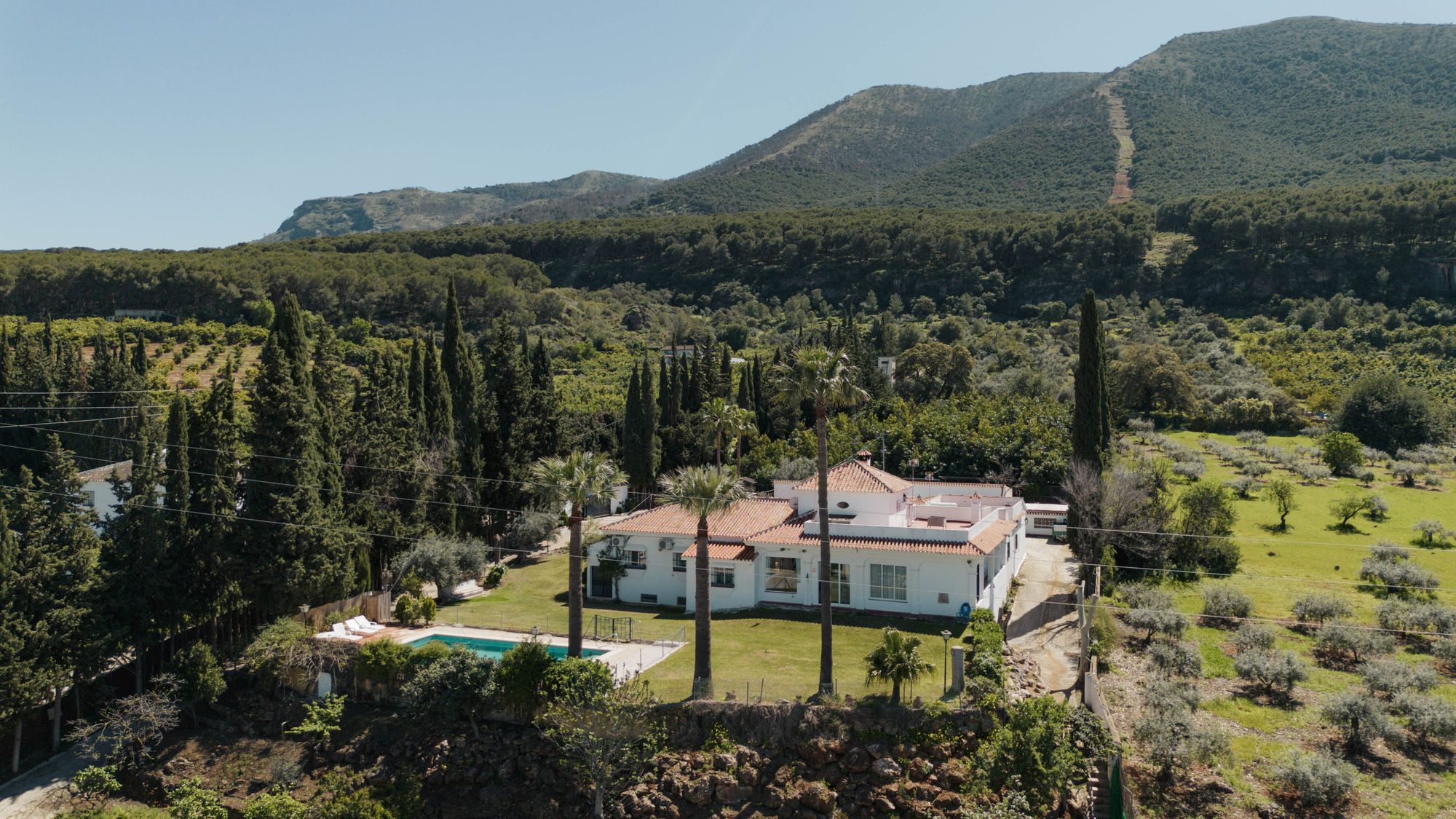 Vista exterior de Casa o xalet en venda en Alhaurín El Grande amb Terrassa i Balcó