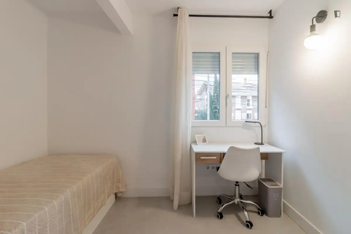 Dormitori de Apartament per a compartir en Villanueva de la Cañada amb Aire condicionat, Calefacció i Moblat