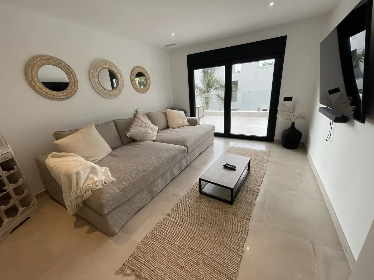 Sala de estar de Casa o chalet de alquiler en Marbella con Aire acondicionado, Jardín privado y Piscina