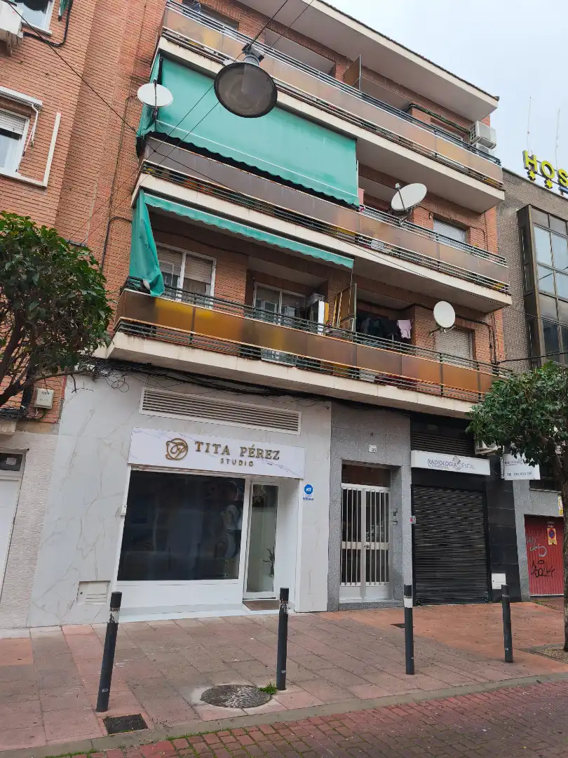 Vista exterior de Edifici en venda en Alcobendas