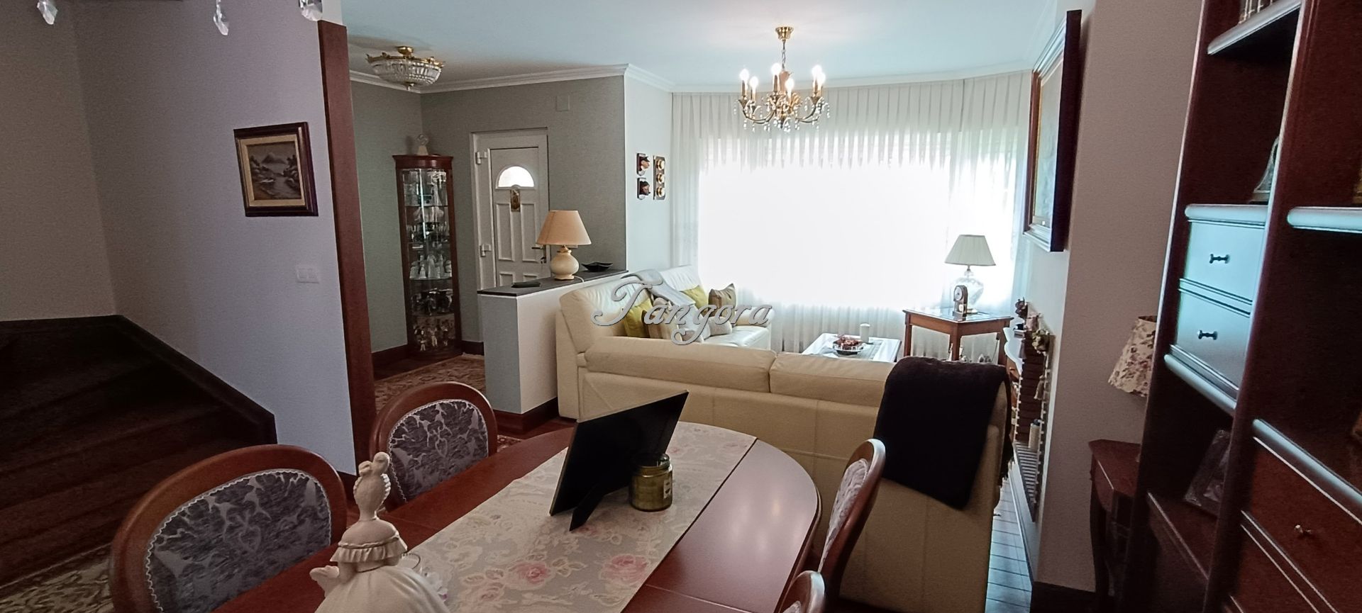 Sala d'estar de Casa adosada en venda en Berango amb Calefacció, Jardí privat i Parquet