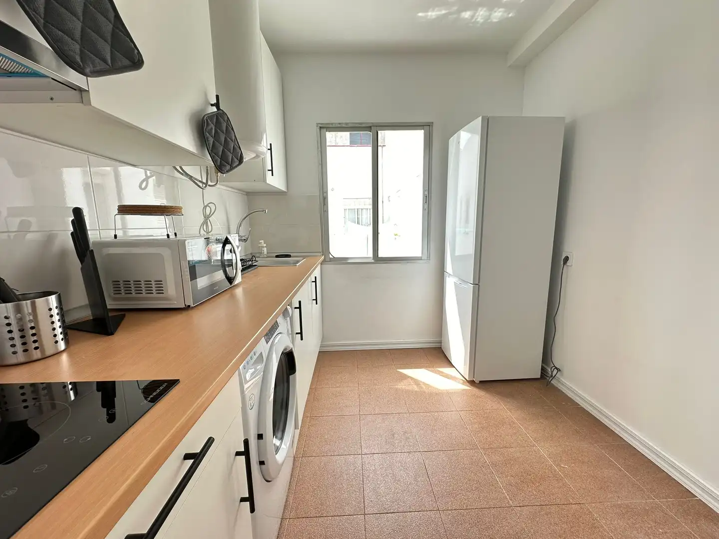 Room in Calle de San Asturio Serrano, 3, Reyes Católicos