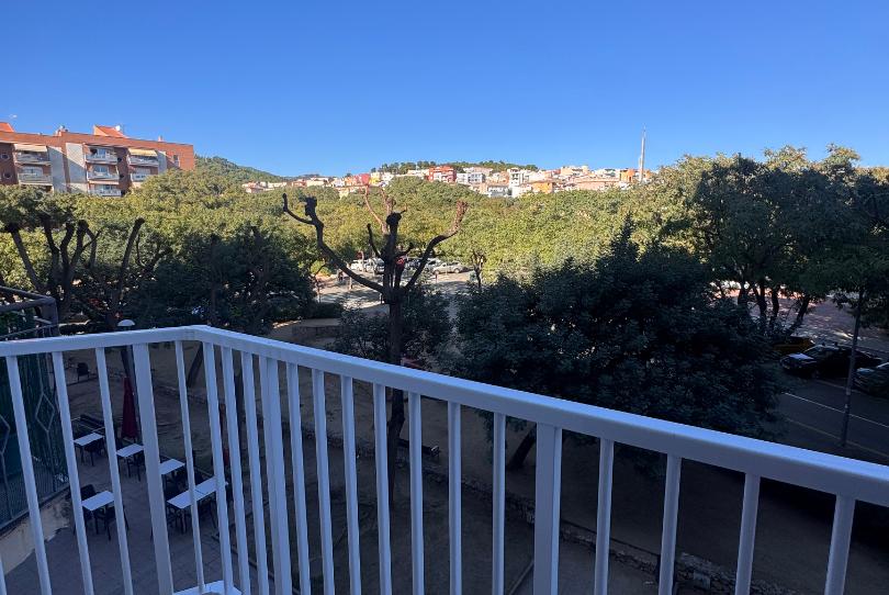 Foto 1 de Piso en venta en Carrer de Torras I Bages, Castell - Poble Vell, Barcelona