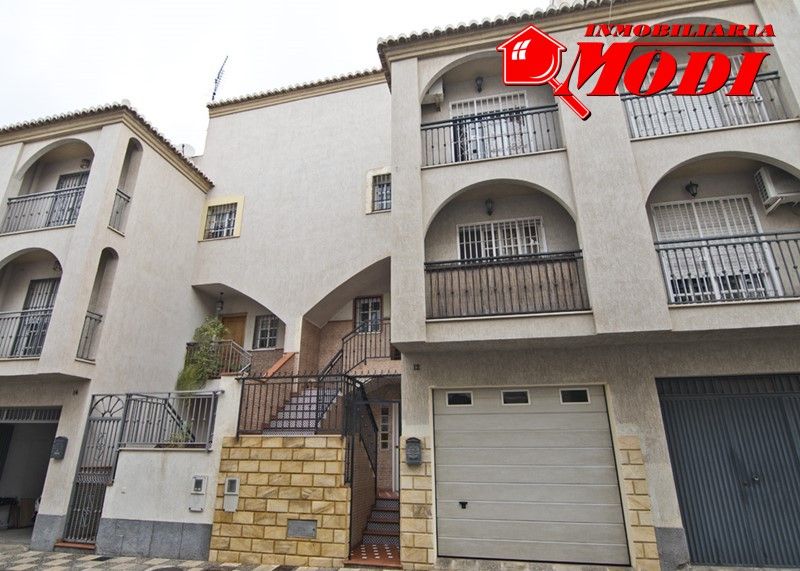 Vista exterior de Casa o xalet en venda en Motril amb Terrassa