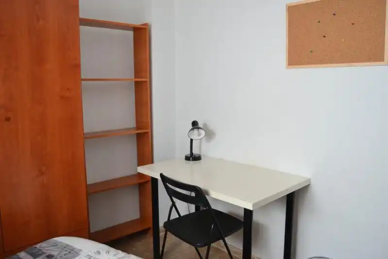 Habitación de Piso de alquiler en Granada con Aire acondicionado, Calefacción y Amueblado