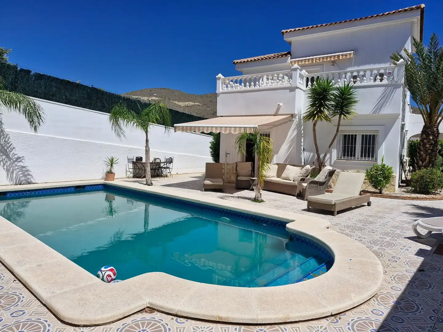 Piscina de Casa o xalet en venda en El Campello amb Aire condicionat, Jardí privat i Terrassa