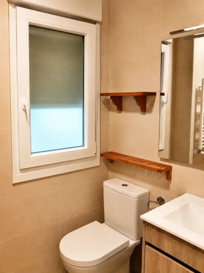 Baño de Piso de alquiler en Santander con Calefacción, Terraza y Horno