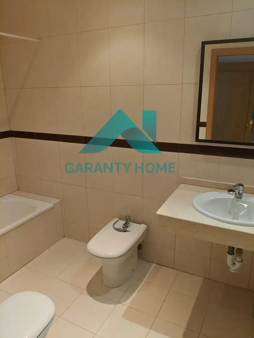 Bathroom of Flat for rent in Cáceres  with Air Conditioner, Heating and Terrace