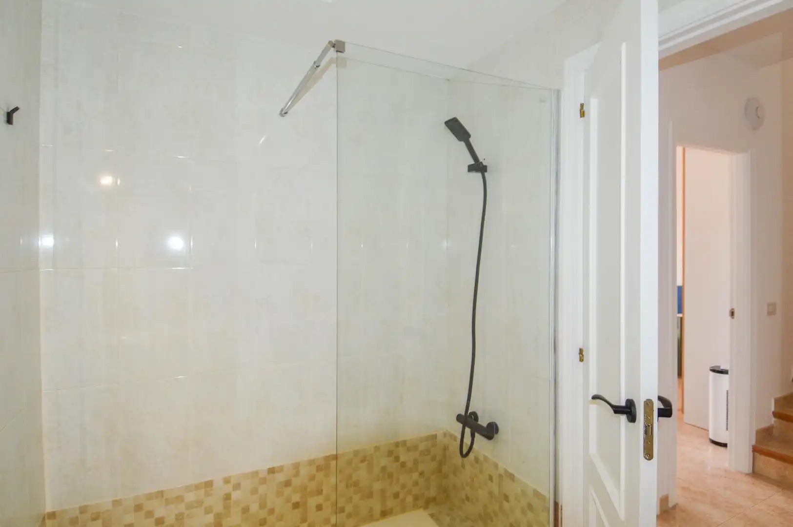 Baño de Dúplex de alquiler en Telde con Amueblado